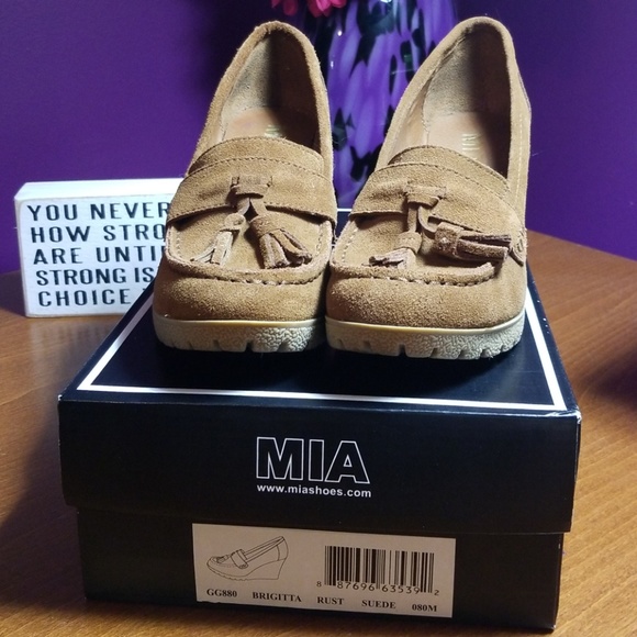 MIA Shoes - Cute brown wedges!